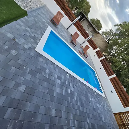 Niko With Heated Pool * Skabrnje